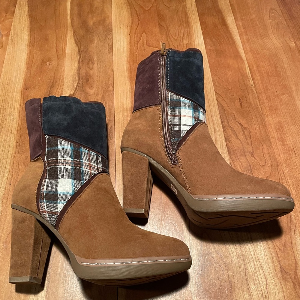 **NWT**Muk Luk Heeled patchwork Boots